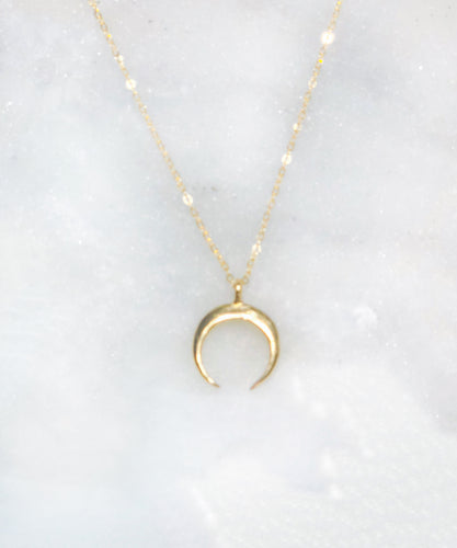 GOLD CRESCENT MOON LAYERING NECKLACE