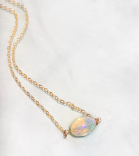 Load image into Gallery viewer, WELO OPAL COLLARBONE NECKLACE